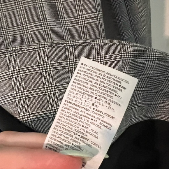 GAP Black Single Button Classic Fit Blazer in Glen Plaid - Picture 9 of 10